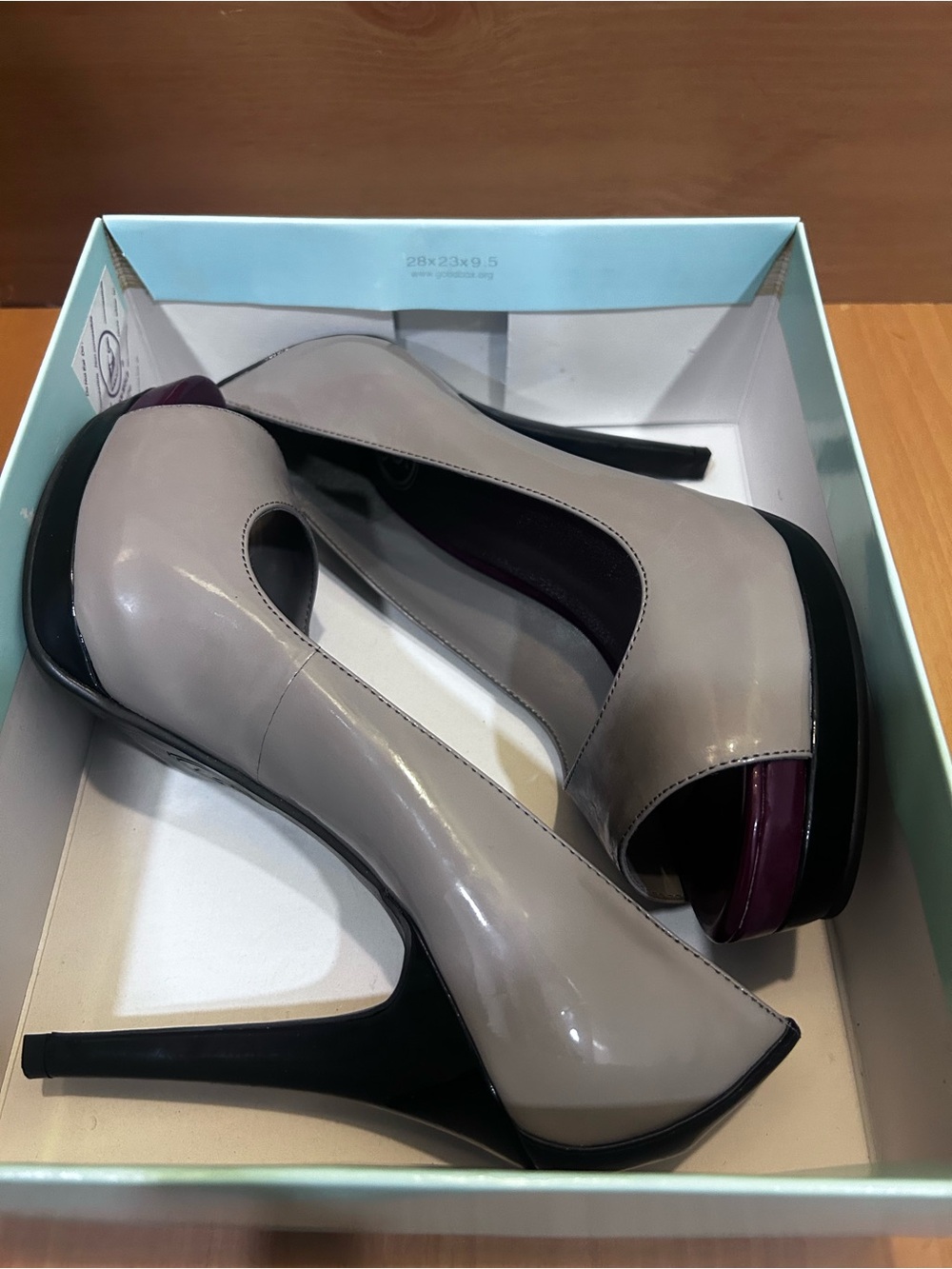 Jessica Simpson Edith Grey Peep-Toe Platform Heels – Size 9 – With Box